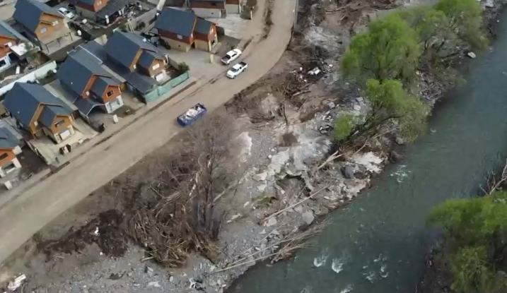 Vecinos de Zapallar denuncian a constructora del senador Galilea por daños e irregularidades en viviendas