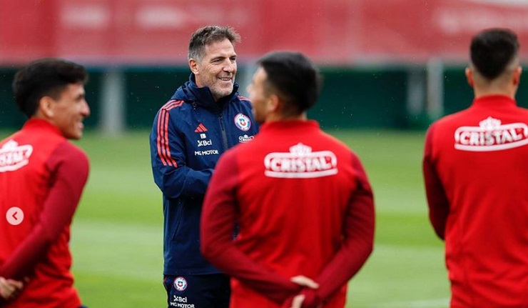 Claudio Bustíos y la formación de Chile ante Uruguay: 