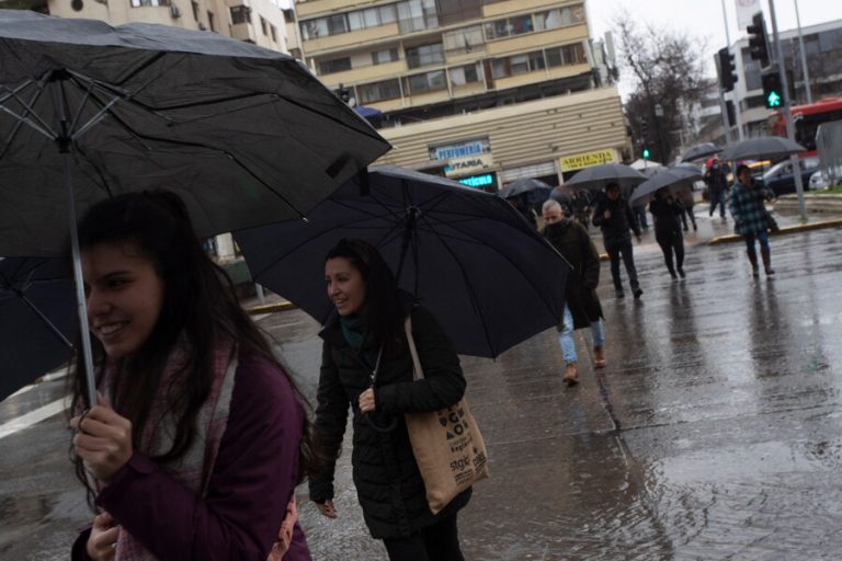 Vuelven las lluvias a Santiago: Revisa qué días caerán nuevas precipitaciones en la Región Metropolitana