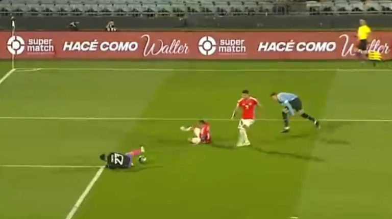 ¡Notable Cortés! El arquero de La Roja le negó el gol a Darwin Núñez