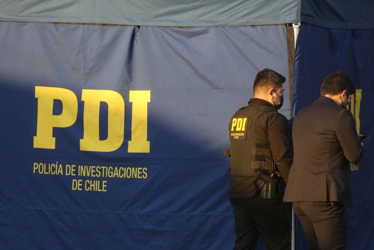 PDI investiga hallazgo de cadáver en rivera de río en Talagante: Presentaba impacto de bala en la cabeza