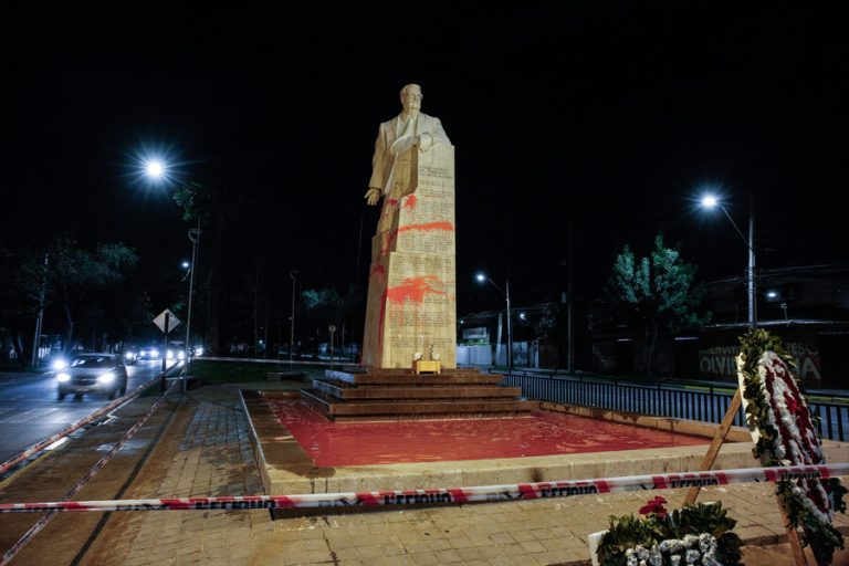 Estatua de Salvador Allende fue nuevamente vandalizada en San Joaquín