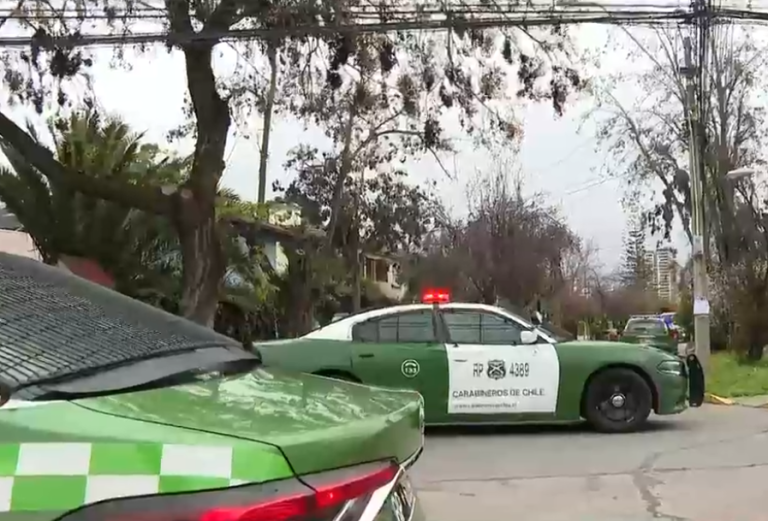 Carabinero repelió asalto a disparos tras ser interceptado por un vehículo en Ñuñoa: Hay un detenido