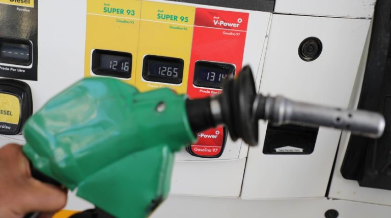 ¿Suben las bencinas? ENAP anuncia nuevos cambios de precios por litro de combustible