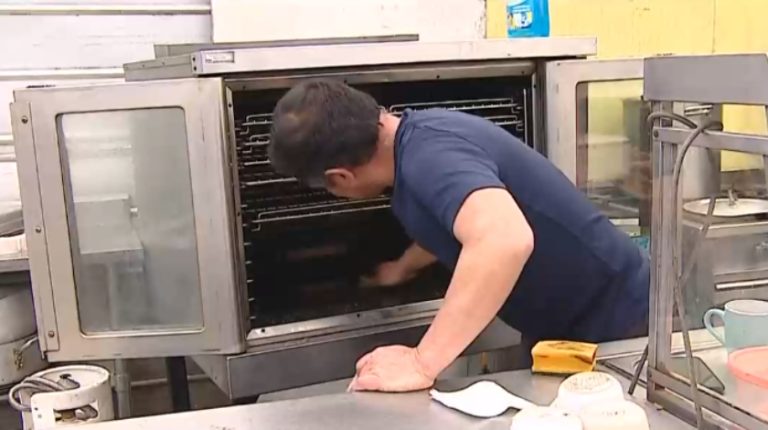 En pocos días el sueldo de un mes: Chilenos optan por trabajos temporales en Fiestas Patrias