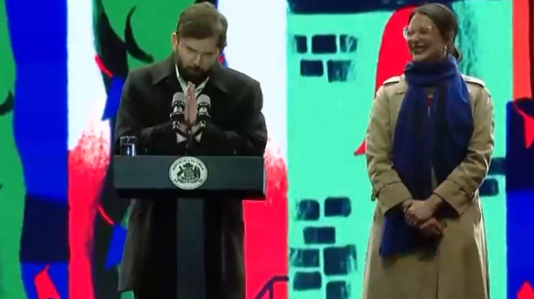 Pdte. Boric acusó lesión y no bailó el tradicional pie de cueca en inauguración de las fondas