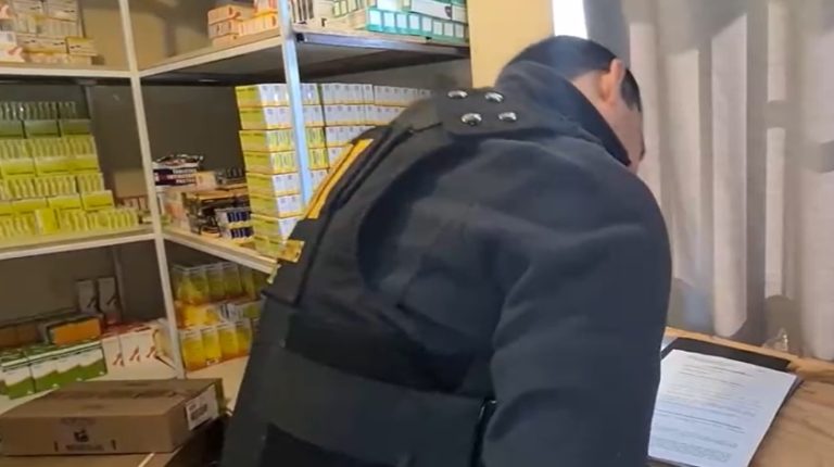 Usaban fachada para vender de manera informal remedios vencidos y alcohol