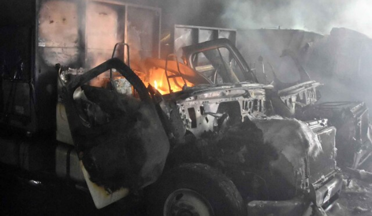Ataque incendiario deja un galpón y cuatro camiones quemados en Ercilla