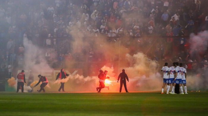 La UC deberá jugar sin público tras serios incidentes en partido ante Ñublense