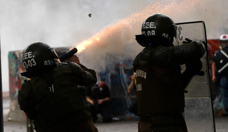 Condenan a carabinero que disparó contra detenido al interior de carro policial durante estallido social