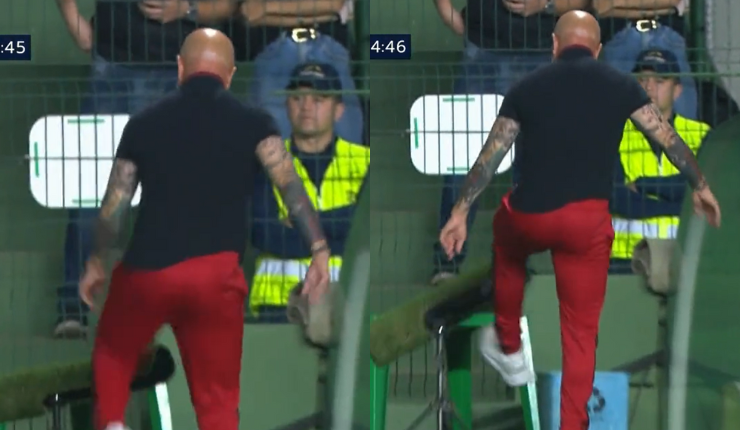 Sampaoli desata su frustración pateando un micrófono en amargo empate del Flamengo
