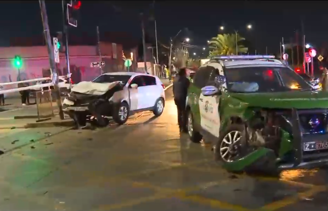 Conductor en presunto estado de ebriedad chocó patrulla y dejó 3 carabineros heridos en Renca