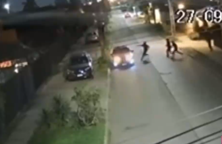 Violento abordazo en Maipú: Conductor fue golpeado en el rostro y delincuentes huyeron con su auto