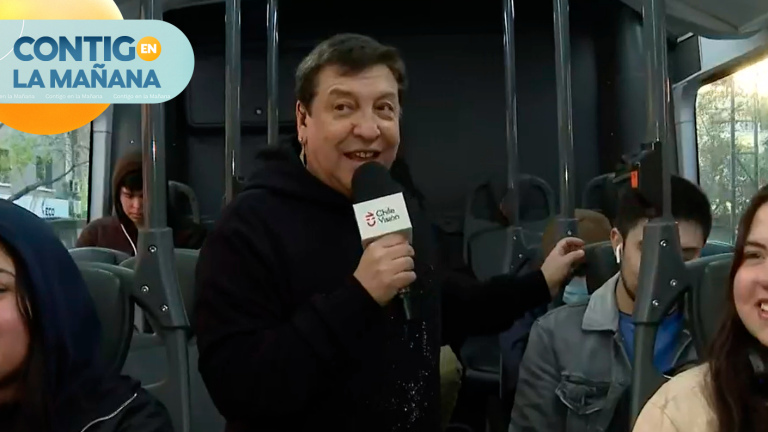 JC Rodríguez recorrió Santiago en micro por el día sin automóvil