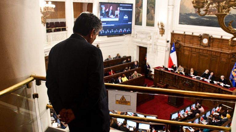 Encuesta Cadem: 57% cree que el proceso constituyente debe cerrarse si gana la opción 