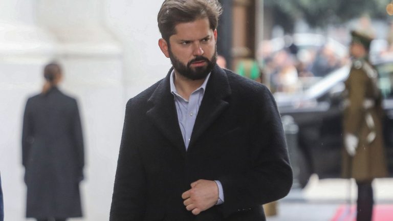 Pdte. Boric responde a cuestionamientos por calificar a Piñera de 