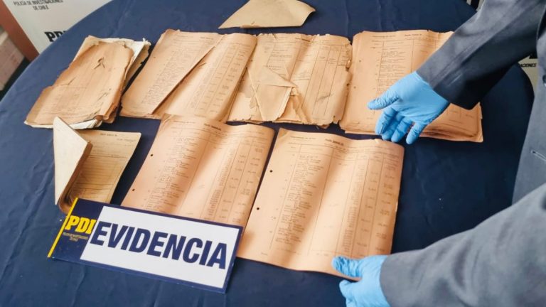 Usted no lo haga: detienen a mujer por intentar vender documentos históricos en Arica