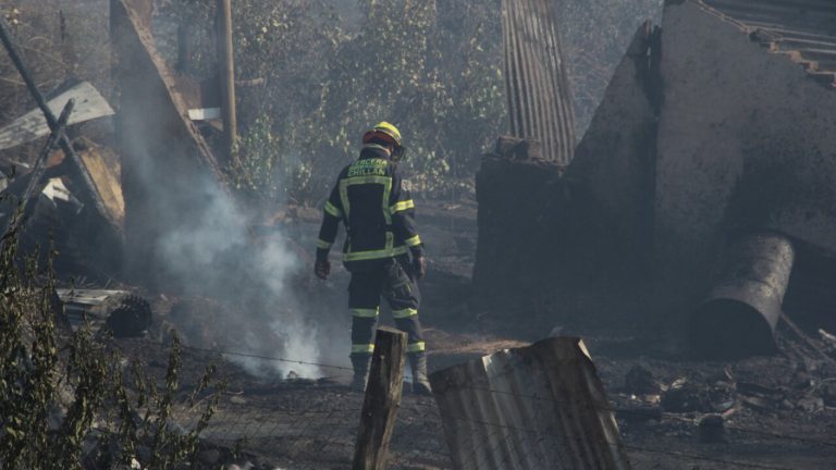 Fiscalía y PDI allanaron en simultáneo a empresas eléctricas por incendios forestales