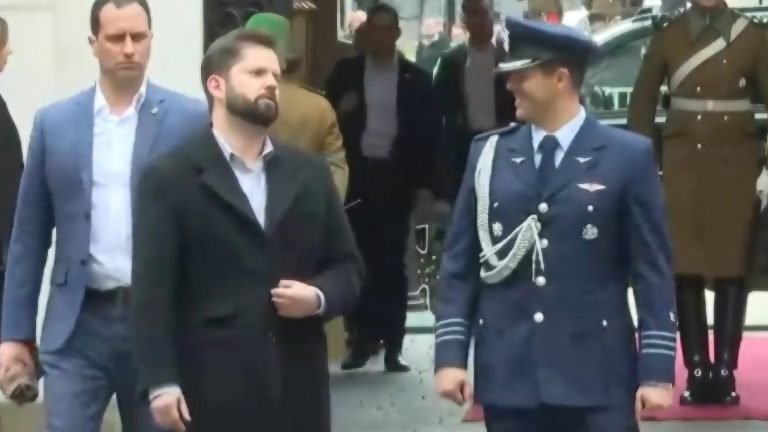 Pdte. Boric revela qué le dijo el edecán en viralizada reacción en La Moneda