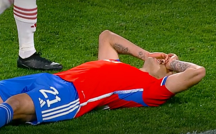 ¡Sufre todo Chile! Matías Catalán genera el primera dolor de cabeza tras lesionarse en el arranque del partido