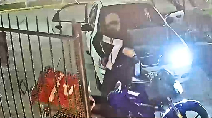 Repartidor sufrió violento asalto en pleno delivery en San Joaquín: Delincuentes le quitaron su moto