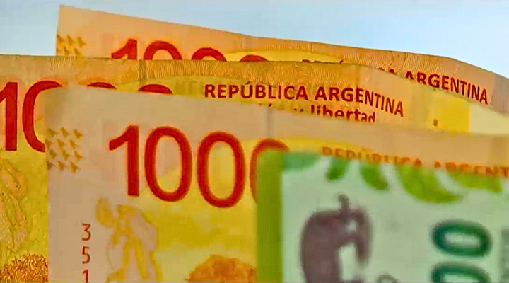 Fuerte alza en el dólar blue: ¿Todavía conviene viajar hasta Argentina para comprar?
