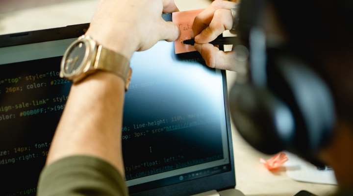 Lanzan becas de programación y especialización digital en todo Chile: Hay más 5 mil cupos