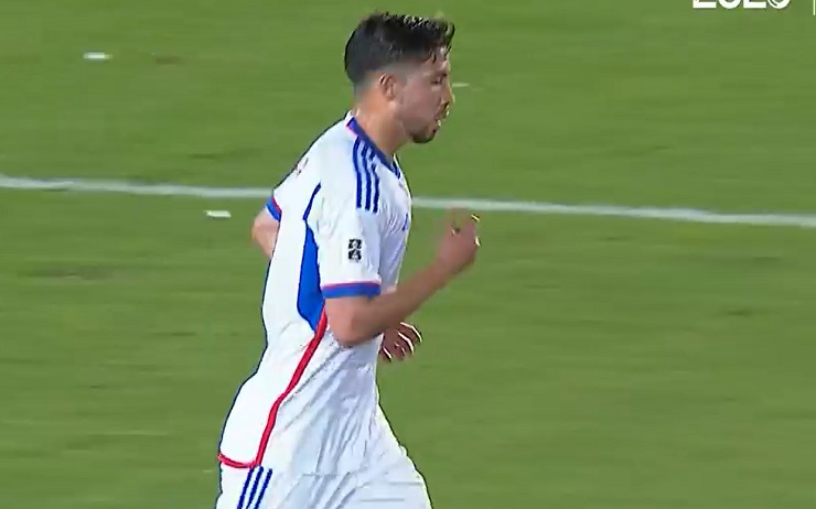 Felipe Loyola pudo decretar el empate de Chile ante Venezuela con un potente remate