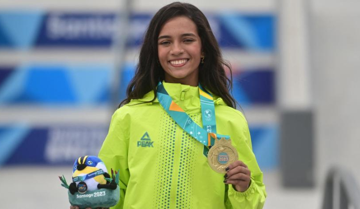 Rayssa Leal, la brasileña de 15 años que se llevó el oro en skateboarding en Santiago 2023