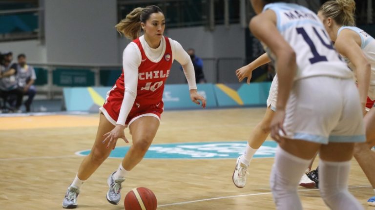 Básquet femenino: A Chile se le escapó el triunfo ante Argentina en el último cuarto en Santiago 2023