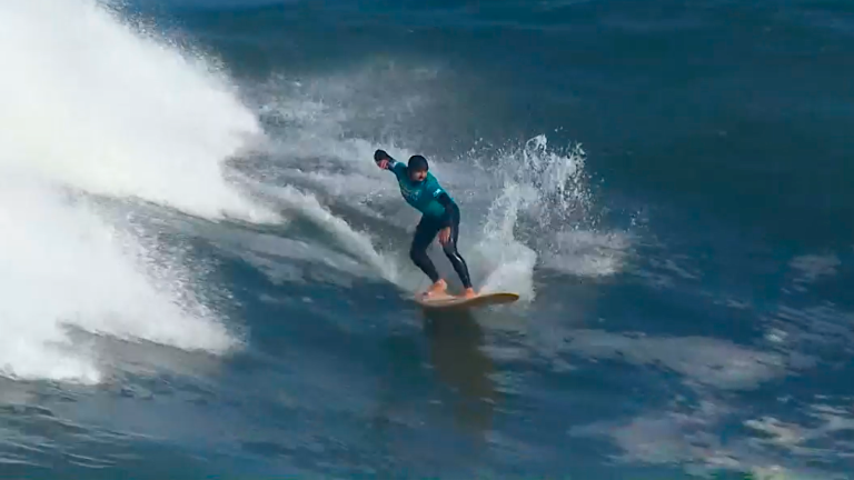 ¡Extraordinaria maniobra! Rafael Cortéz pasó a la final de surf tras domar ola gigante en los Panamericanos 2023
