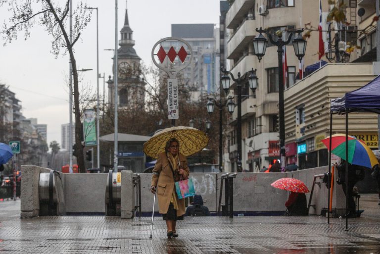 Anuncian lluvia para Santiago: Revisa qué días caerán precipitaciones esta semana
