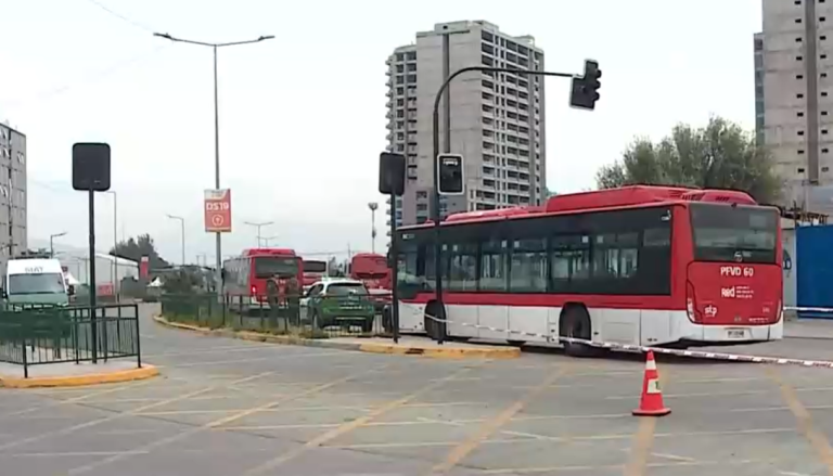 Bus RED atropelló a carabinero frente a Villa Panamericana en Cerrillos: Conductora quedó detenida