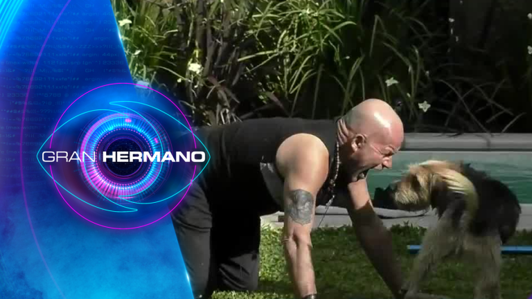 Con ladridos incluidos: Francisco se convirtió en perro para seguirle el ritmo a Bigote