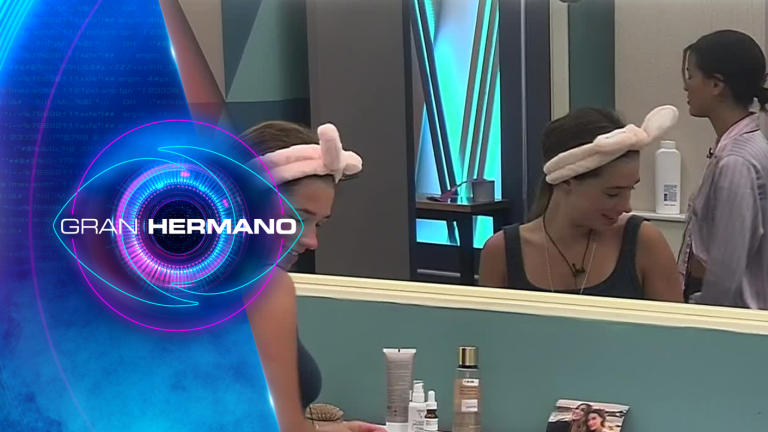 ¿Qué hará con ella? El inesperado gesto de Alessia tras recibir polera de Rai