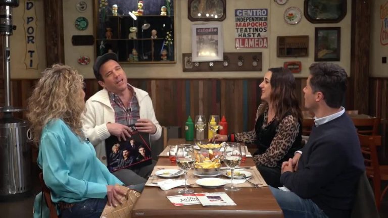 Las risas y anécdotas están listas en la mesa de La Divina Comida