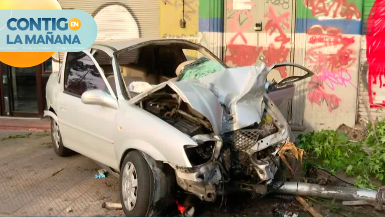Conductor se fue contra kiosko en Santiago Centro: Hay una persona en riesgo vital y 3 lesionados