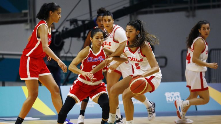 ¡Debut soñado! Chile superó ampliamente a Puerto Rico en básquetbol femenino en Santiago 2023