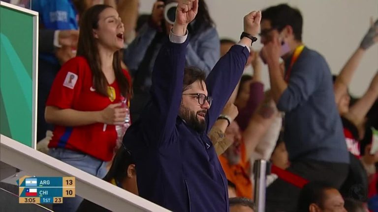 ¡Festejó Boric! El presidente celebró triplazo de Paula Carrasco en Santiago 2023