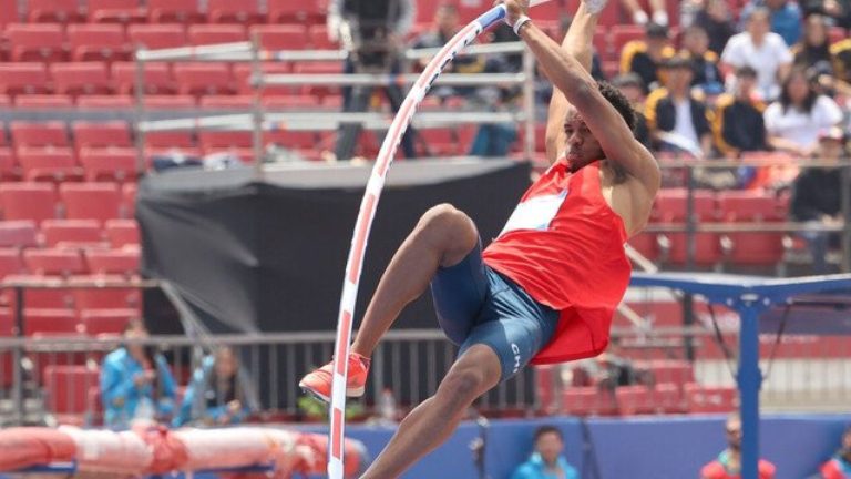 Suma y sigue: Santiago Ford se lució en el salto con garrocha en Santiago 2023