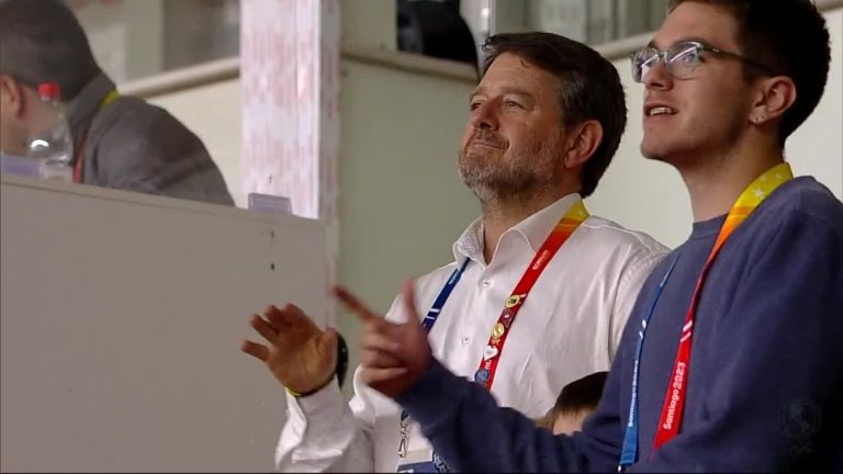 ¡Congelado! Gobernador Orrego lo dio todo bailando en Santiago 2023