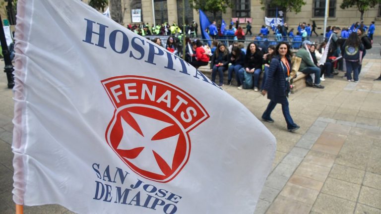 Funcionarios de la salud inician paro nacional por masivos despidos: Van más de 6.300 trabajadores