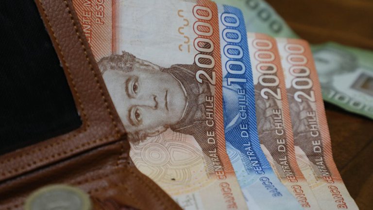 Bonos de octubre: Revisa los 5 beneficios que puedes recibir este mes