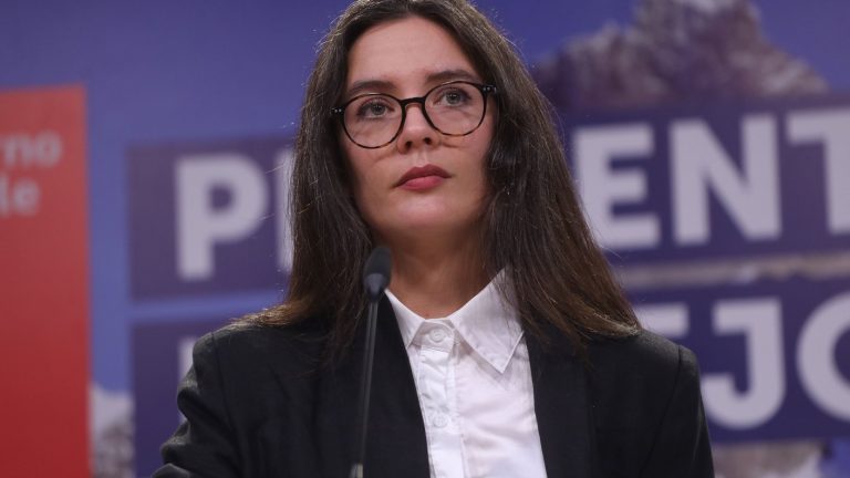 La explicación de Van Klaveren por presencia de Vallejo en gira por China: 