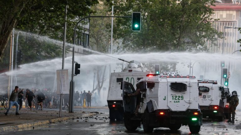 Cuarto aniversario del estallido: Carabineros reportó 50 detenidos y un 33% de disminución en incidentes
