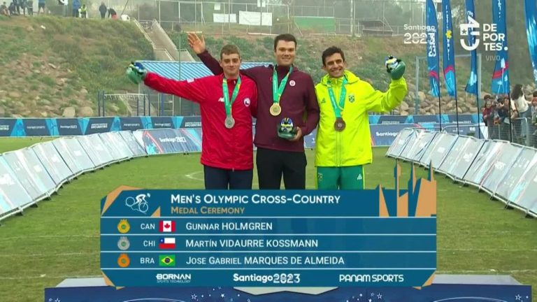 ¡Histórico! El momento en que Martín Vidaurre recibió la primera medalla de plata de Santiago 2023