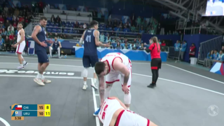¡Se calentó! El duro partido de Chile y Uruguay por el Básquetbol 3x3 en Santiago 2023