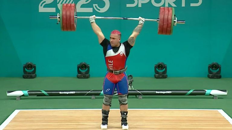 ¿Todo dominado? La particular celebración de chileno tras levantar 196 kg en Santiago 2023