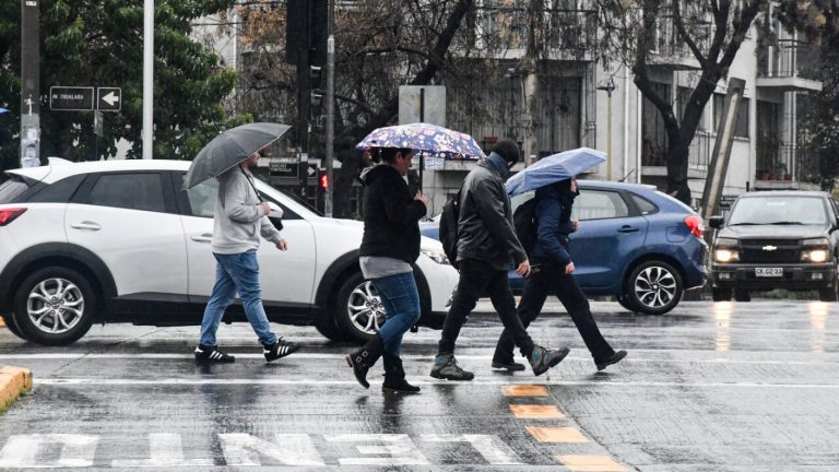 Lluvia en Santiago: Anuncian precipitaciones para este fin de semana largo en la RM