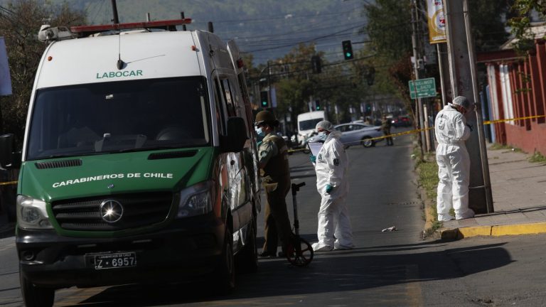 Carabinero grave tras violento intento del robo de su auto particular en Quinta Normal